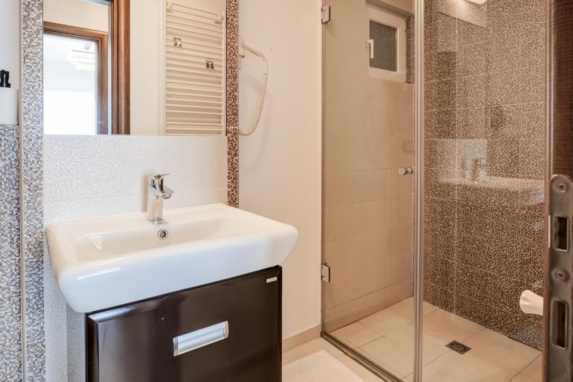 Chanttal Luxury - Fountain Boekarest Buitenkant foto